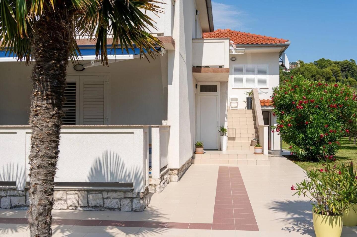Rab Island Apartmets - Palit Rab Town Exterior photo